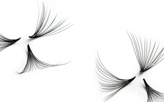 Achieve Flawless Lashes with Our Premade Lash Fans